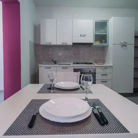 Lea Apartment *